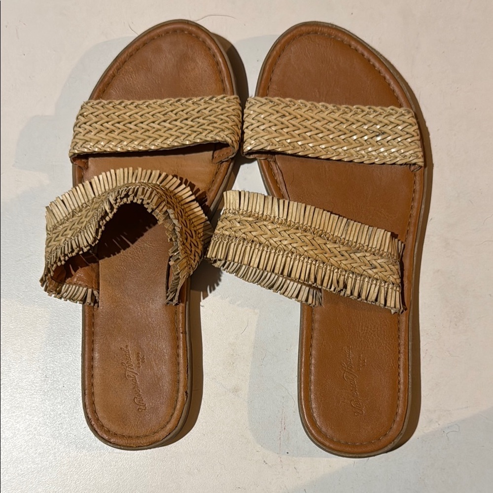 Universal Threads Women's Tan Sandals